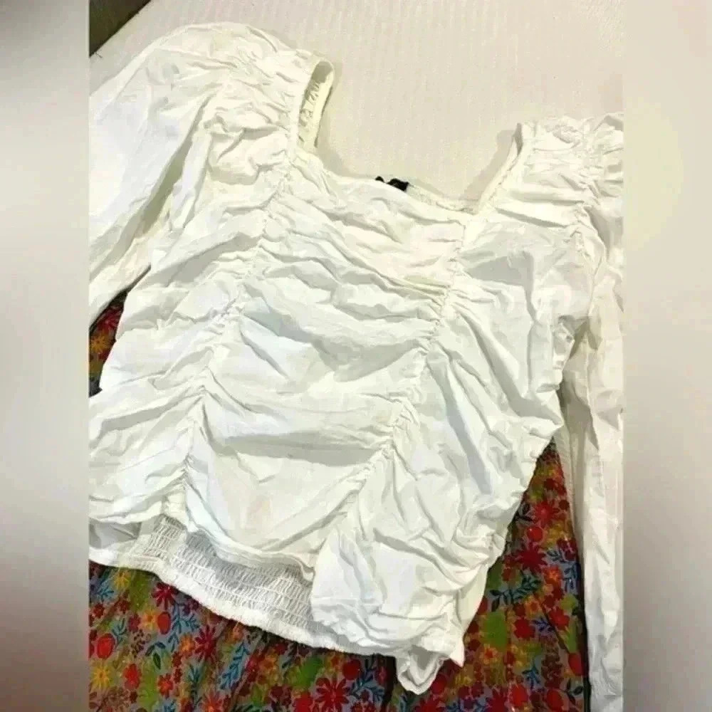 Milk & Honey Rouched Square Neck Puffed Sleeve TSO white top size small - Picture 2 of 7